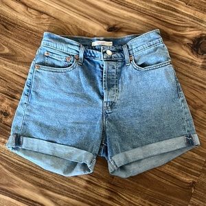 Levi’s Wedgie Short sz 28